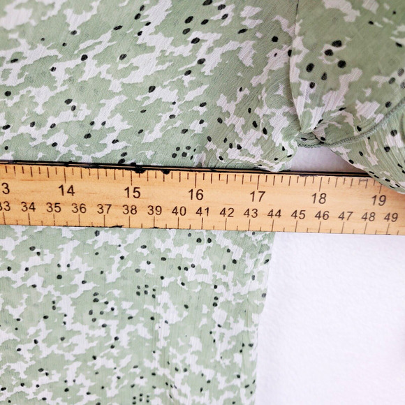 H&M Shirt Blouse Womens 6 Green Ruffle Sleeve Abstract Print Spring Keyhole - Picture 4 of 8